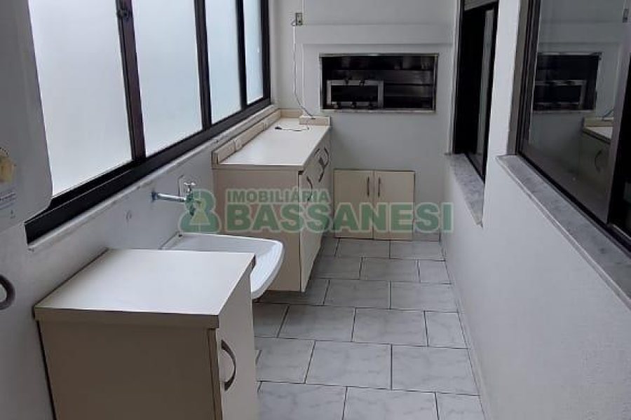 Apartamento com 141m², 3 dormitórios, 1 vaga, no bairro Centro em Caxias do Sul para Comprar