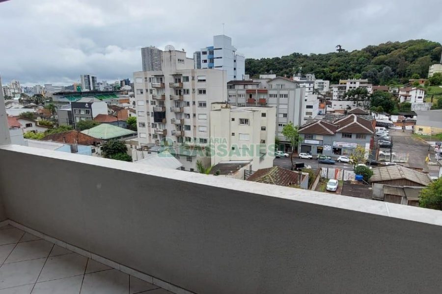 Apartamento com 141m², 3 dormitórios, 1 vaga, no bairro Centro em Caxias do Sul para Comprar