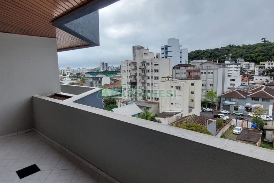 Apartamento com 141m², 3 dormitórios, 1 vaga, no bairro Centro em Caxias do Sul para Comprar
