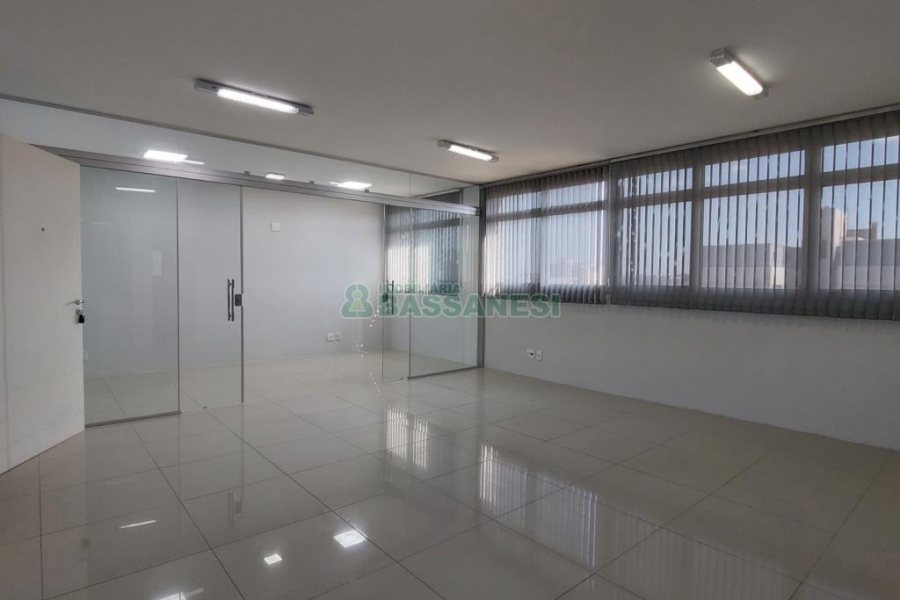 Sala com 60m², 1 vaga, no bairro Centro em Caxias do Sul para Alugar