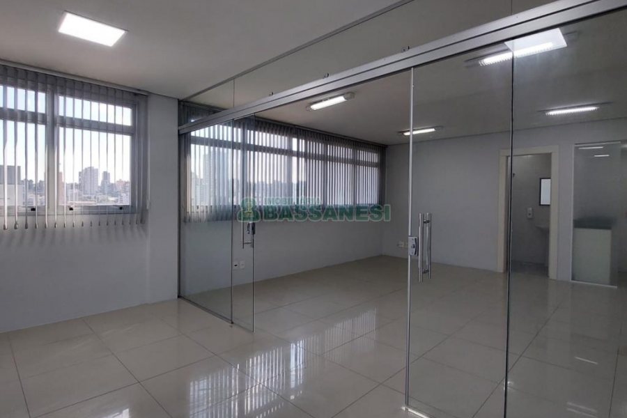 Sala com 60m², 1 vaga, no bairro Centro em Caxias do Sul para Alugar