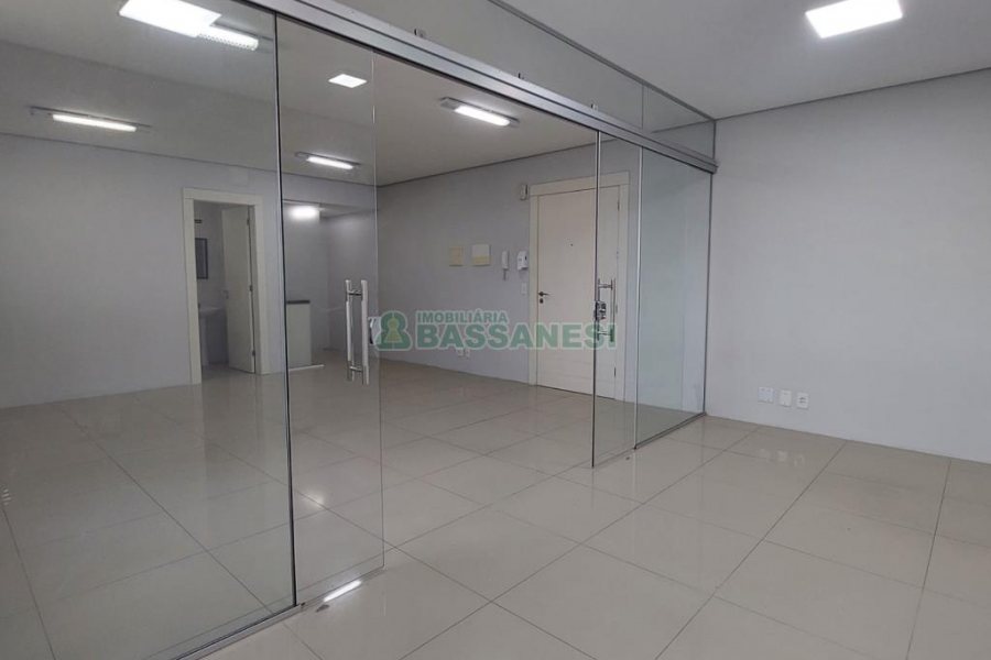 Sala com 60m², 1 vaga, no bairro Centro em Caxias do Sul para Alugar