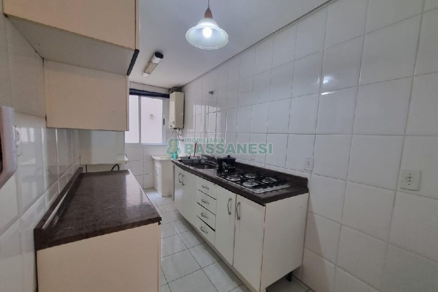 Apto Mobiliado com 79m², 2 dormitórios, 1 vaga, no bairro Nossa Senhora da Saúde em Caxias do Sul para Alugar ou Comprar