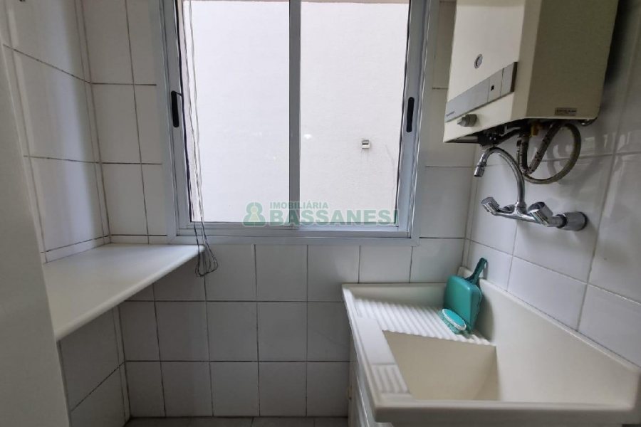 Apto Mobiliado com 79m², 2 dormitórios, 1 vaga, no bairro Nossa Senhora da Saúde em Caxias do Sul para Alugar ou Comprar