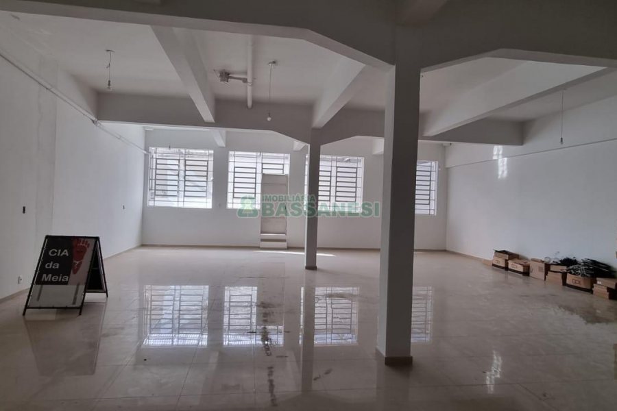 Loja com 497m², no bairro Centro em Caxias do Sul para Comprar