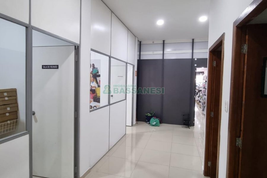 Loja com 497m², no bairro Centro em Caxias do Sul para Comprar