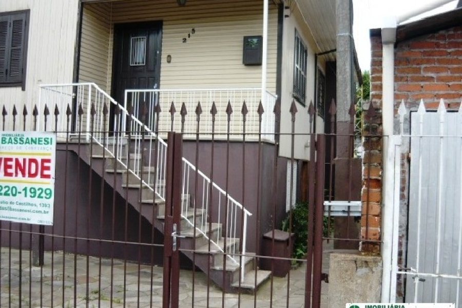 Casa com 150m², 3 dormitórios, 1 vaga, no bairro Pio X em Caxias do Sul para Comprar