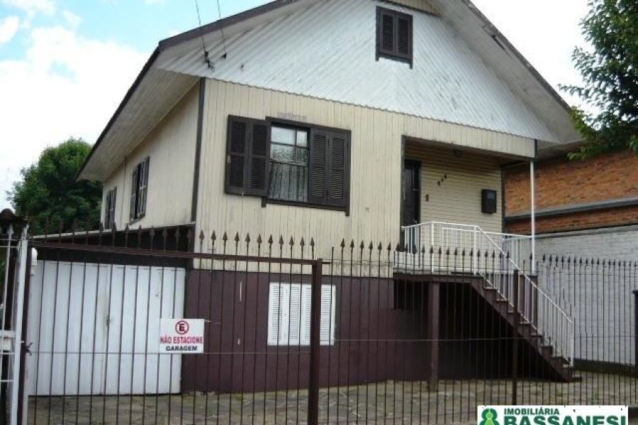 Casa com 150m², 3 dormitórios, 1 vaga, no bairro Pio X em Caxias do Sul para Comprar