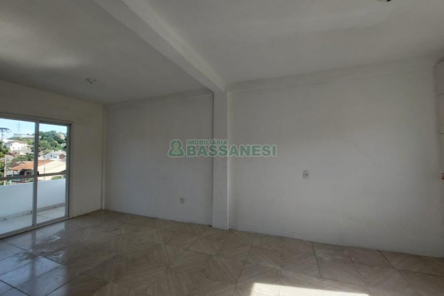 Sobrado com 84m², 2 dormitórios, 1 vaga, no bairro Charqueadas em Caxias do Sul para Comprar
