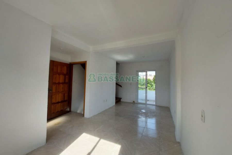 Sobrado com 84m², 2 dormitórios, 1 vaga, no bairro Charqueadas em Caxias do Sul para Comprar