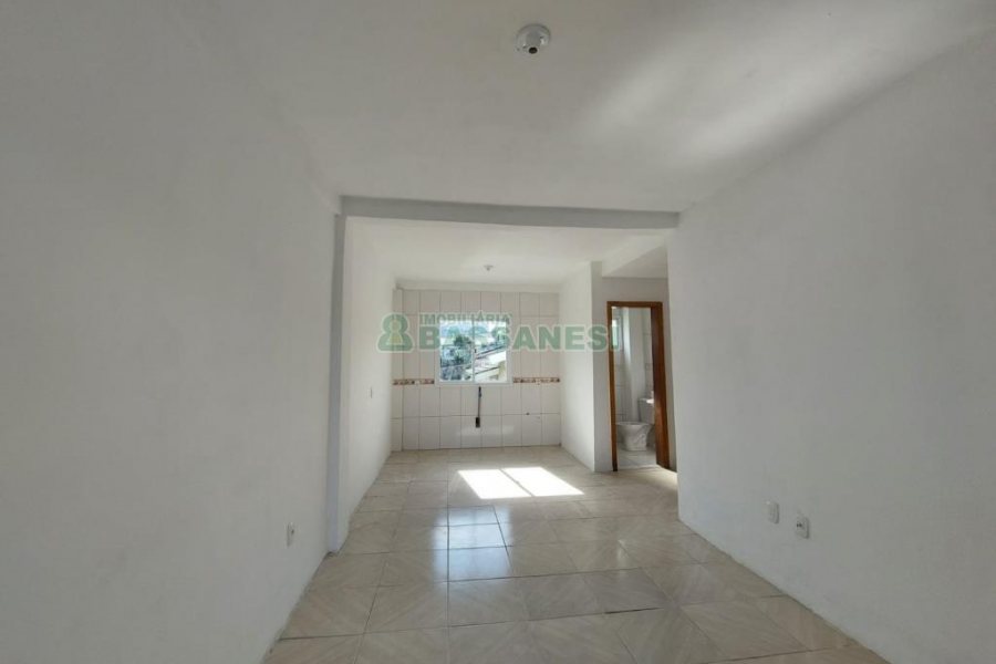 Sobrado com 84m², 2 dormitórios, 1 vaga, no bairro Charqueadas em Caxias do Sul para Comprar