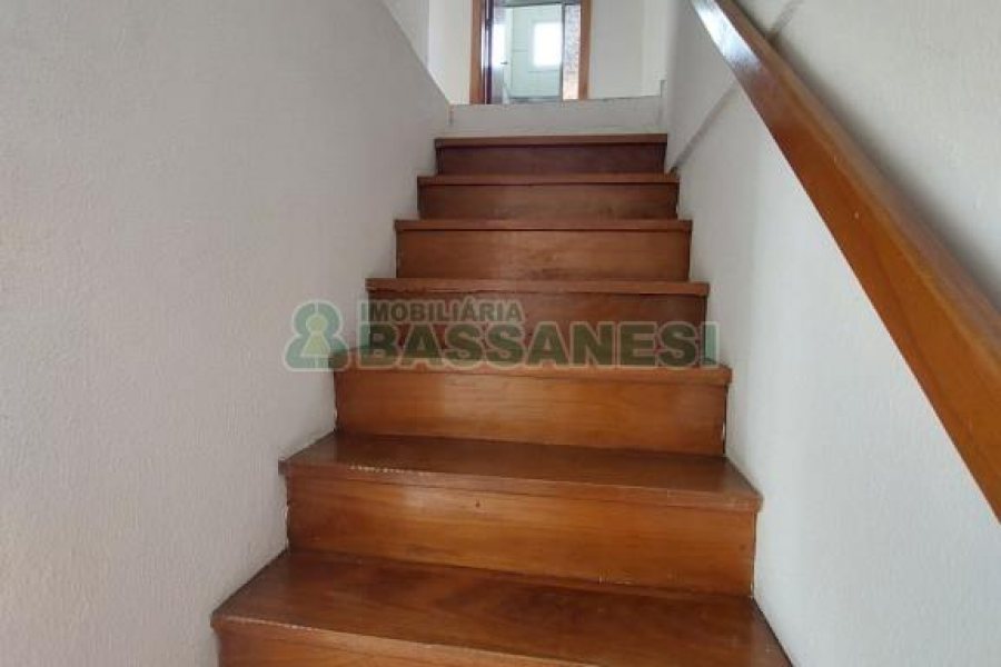 Sobrado com 84m², 2 dormitórios, 1 vaga, no bairro Charqueadas em Caxias do Sul para Comprar