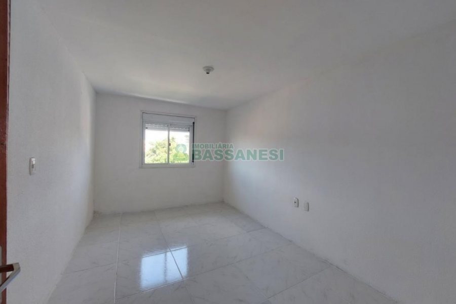 Sobrado com 84m², 2 dormitórios, 1 vaga, no bairro Charqueadas em Caxias do Sul para Comprar