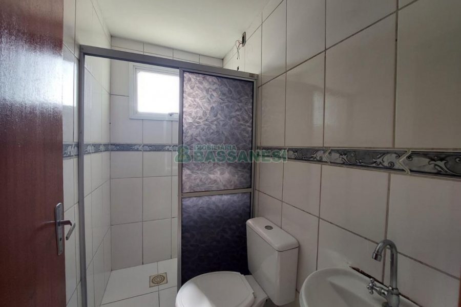 Sobrado com 84m², 2 dormitórios, 1 vaga, no bairro Charqueadas em Caxias do Sul para Comprar