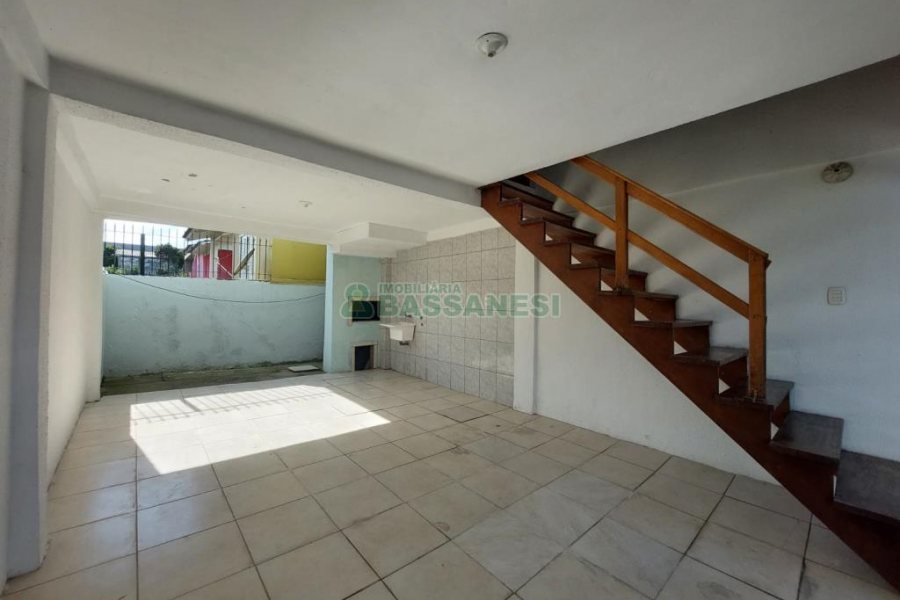 Sobrado com 84m², 2 dormitórios, 1 vaga, no bairro Charqueadas em Caxias do Sul para Comprar