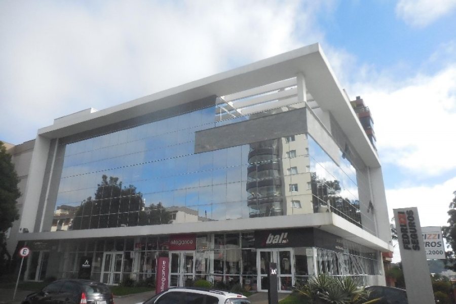 Loja com 202m², no bairro Jardim América em Caxias do Sul para Alugar