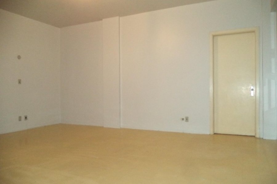 Sala com 24m², no bairro Centro em Caxias do Sul para Alugar