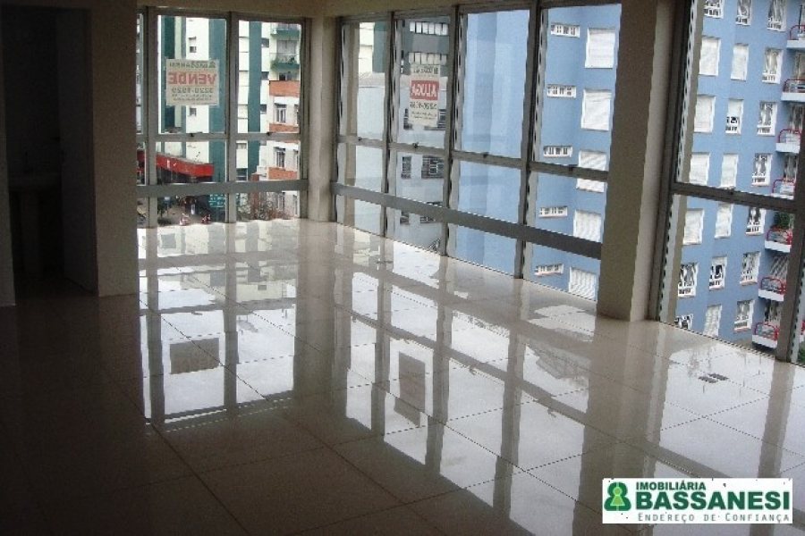 Sala com 68m², 1 vaga, no bairro Centro em Caxias do Sul para Alugar ou Comprar