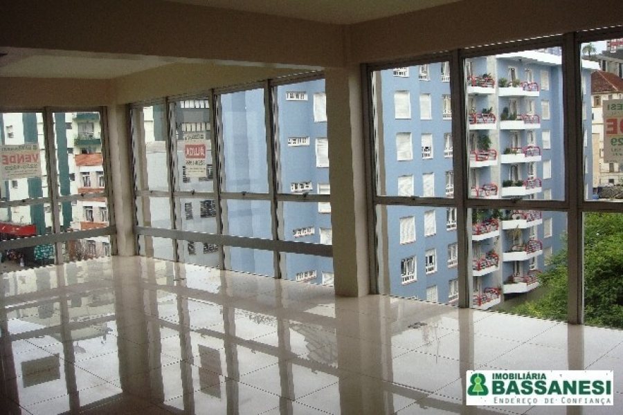 Sala com 68m², 1 vaga, no bairro Centro em Caxias do Sul para Alugar ou Comprar