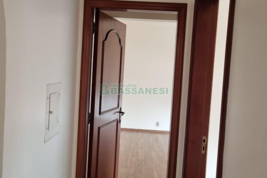 Apartamento com 139m², 3 dormitórios, 1 vaga, no bairro Lourdes em Caxias do Sul para Alugar