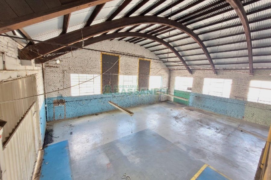 Pavilhão com 340m², no bairro Sagrada Família em Caxias do Sul para Alugar
