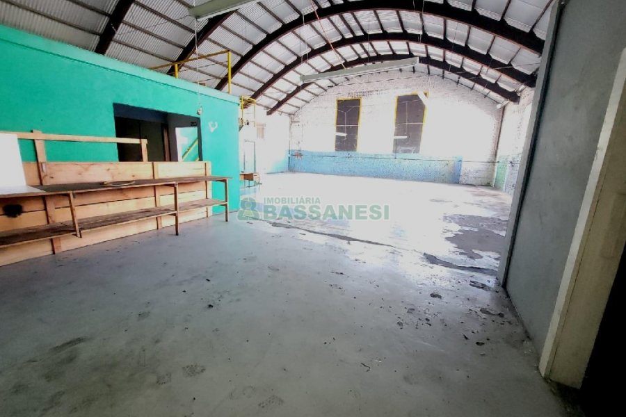 Pavilhão com 340m², no bairro Sagrada Família em Caxias do Sul para Alugar