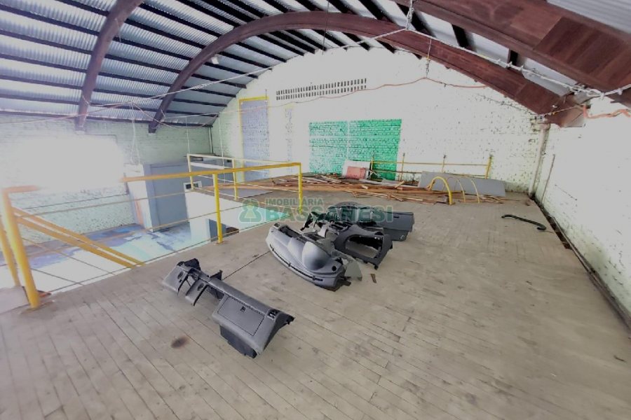 Pavilhão com 340m², no bairro Sagrada Família em Caxias do Sul para Alugar