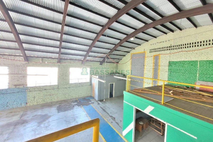 Pavilhão com 340m², no bairro Sagrada Família em Caxias do Sul para Alugar
