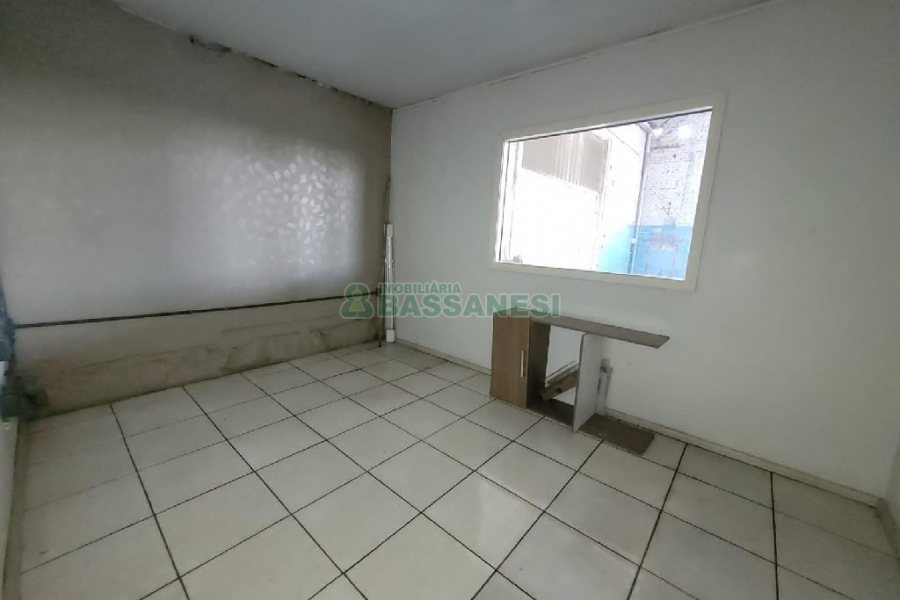 Pavilhão com 340m², no bairro Sagrada Família em Caxias do Sul para Alugar
