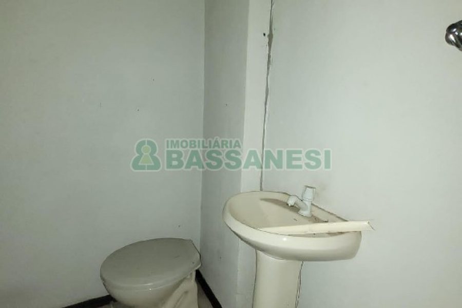 Pavilhão com 340m², no bairro Sagrada Família em Caxias do Sul para Alugar