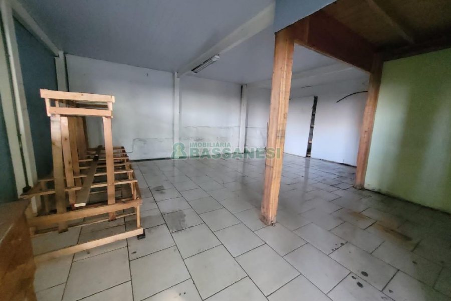 Pavilhão com 340m², no bairro Sagrada Família em Caxias do Sul para Alugar