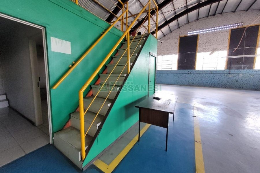Pavilhão com 340m², no bairro Sagrada Família em Caxias do Sul para Alugar
