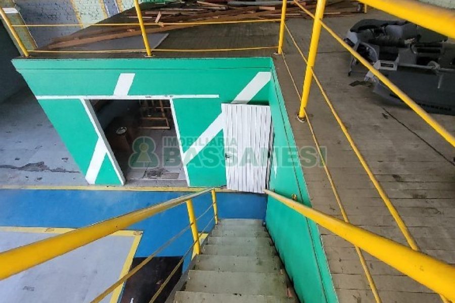 Pavilhão com 340m², no bairro Sagrada Família em Caxias do Sul para Alugar