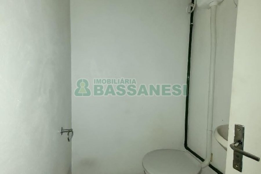 Pavilhão com 340m², no bairro Sagrada Família em Caxias do Sul para Alugar