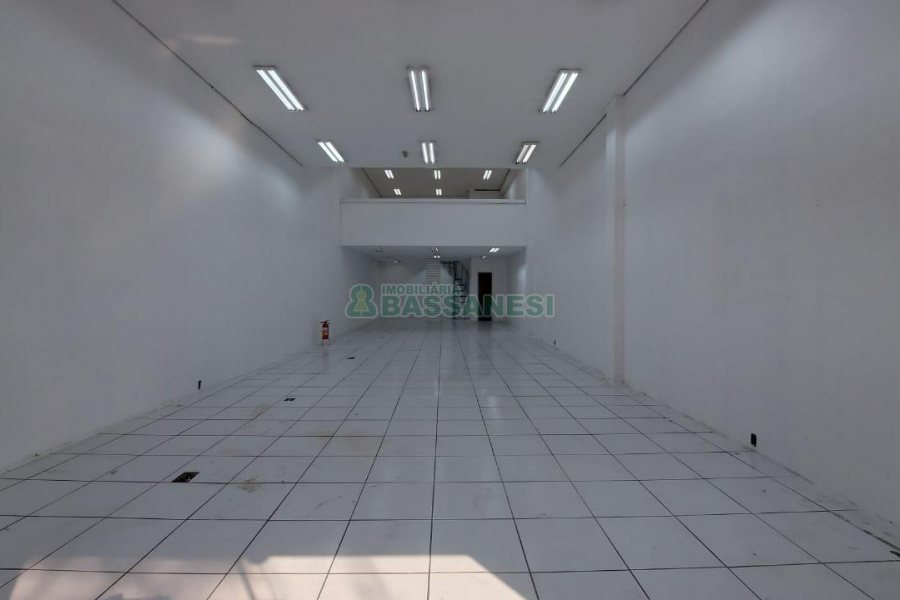 Loja com 160m², no bairro Lourdes em Caxias do Sul para Alugar