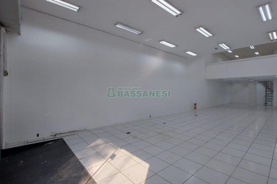 Loja com 160m², no bairro Lourdes em Caxias do Sul para Alugar