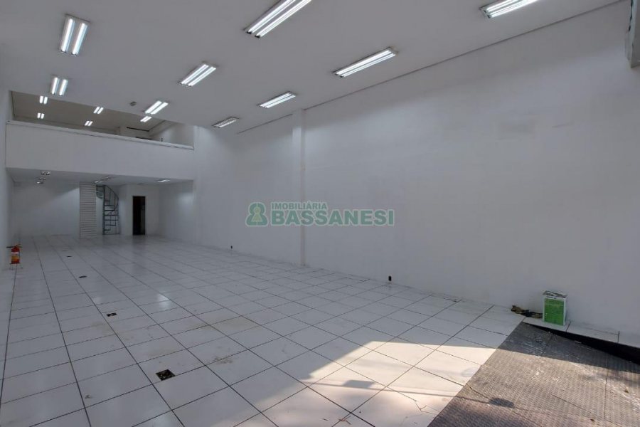 Loja com 160m², no bairro Lourdes em Caxias do Sul para Alugar
