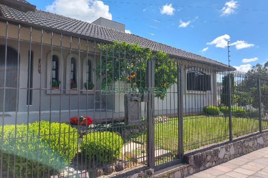 Casa Comercial com 270m², 5 dormitórios, no bairro Cinqüentenário em Caxias do Sul para Alugar