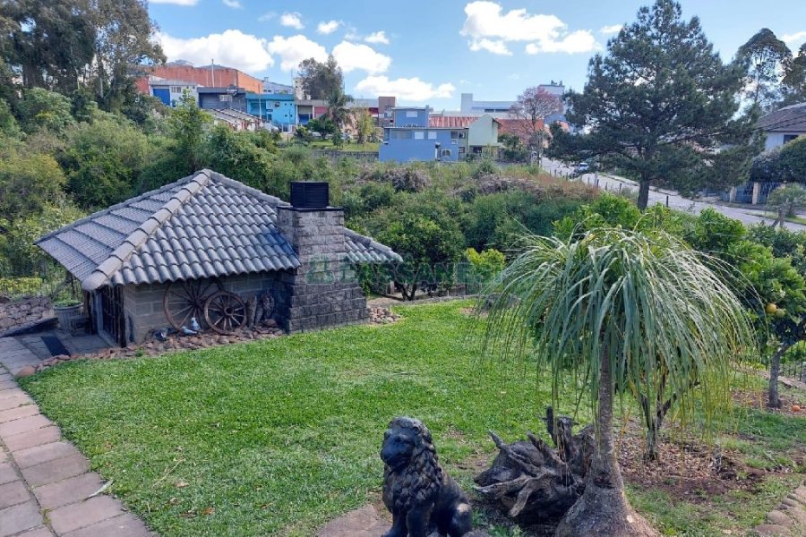 Casa Comercial com 270m², 5 dormitórios, no bairro Cinqüentenário em Caxias do Sul para Alugar