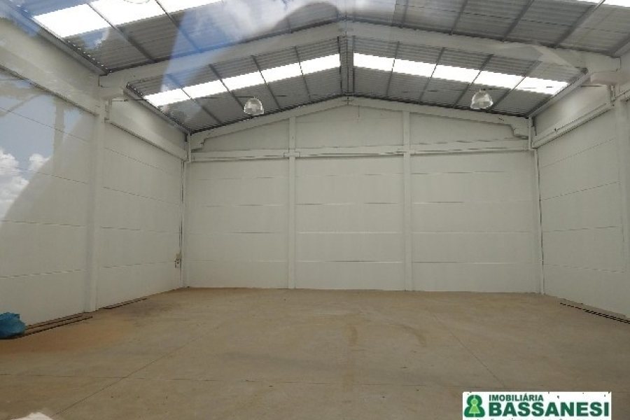 Pavilhão com 310m², no bairro De Lazzer em Caxias do Sul para Comprar