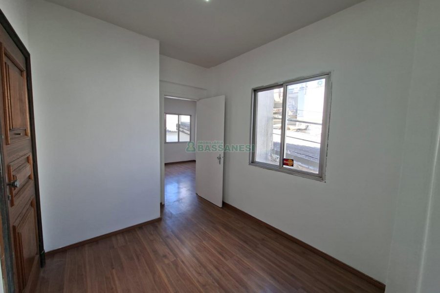 Sala com 30m², no bairro Centro em Caxias do Sul para Alugar