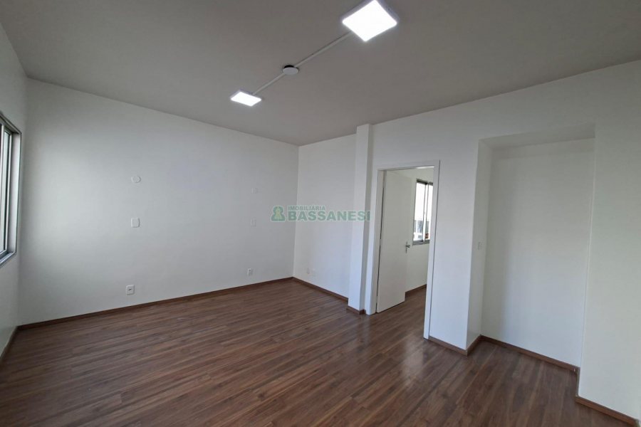 Sala com 30m², no bairro Centro em Caxias do Sul para Alugar