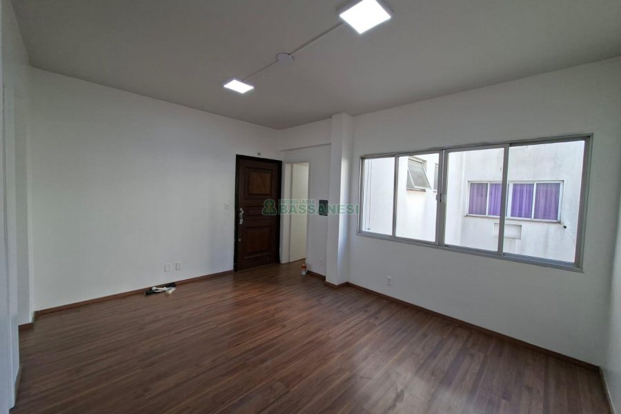 Sala com 30m², no bairro Centro em Caxias do Sul para Alugar