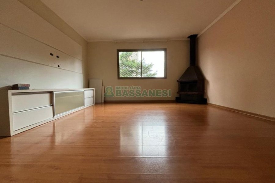 Apto Mobiliado com 105m², 3 dormitórios, 1 vaga, no bairro Petrópolis em Caxias do Sul para Alugar