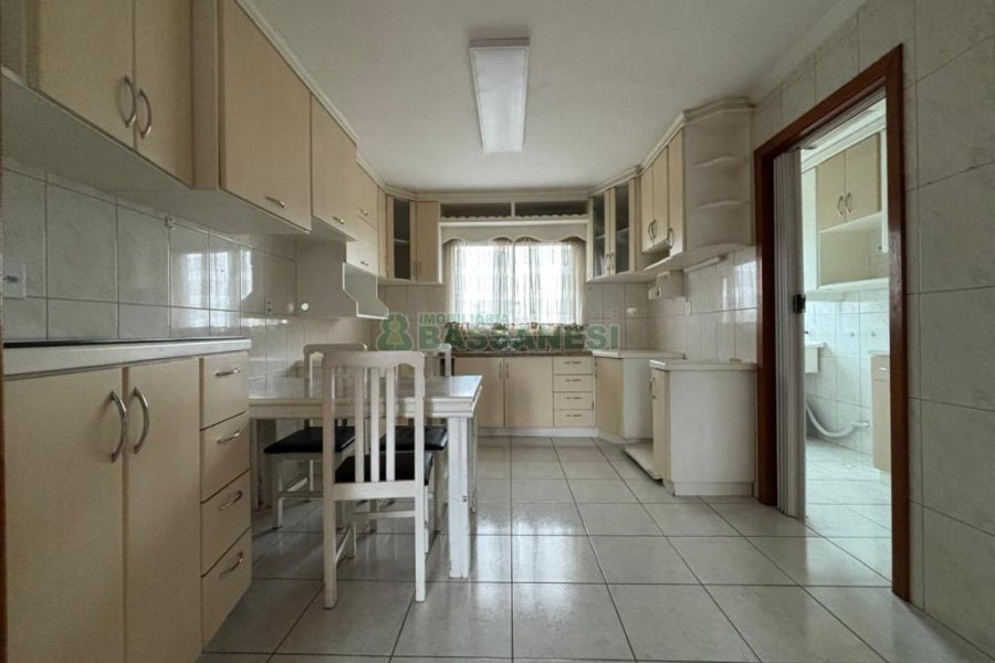 Apto Mobiliado com 105m², 3 dormitórios, 1 vaga, no bairro Petrópolis em Caxias do Sul para Alugar