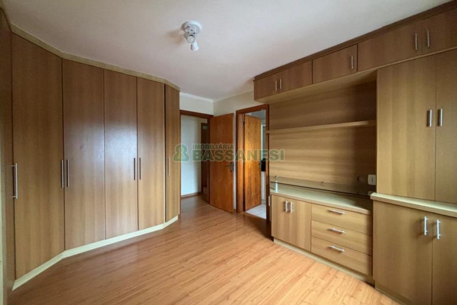 Apto Mobiliado com 105m², 3 dormitórios, 1 vaga, no bairro Petrópolis em Caxias do Sul para Alugar