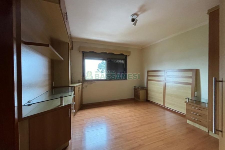 Apto Mobiliado com 105m², 3 dormitórios, 1 vaga, no bairro Petrópolis em Caxias do Sul para Alugar