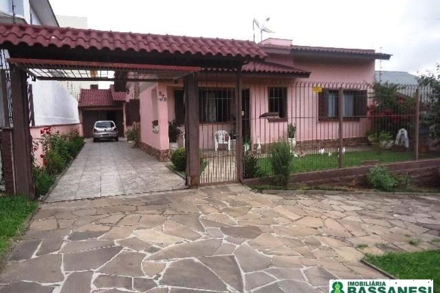 Casa com 250m², 3 dormitórios, 4 vagas, no bairro Vila Verde em Caxias do Sul para Comprar