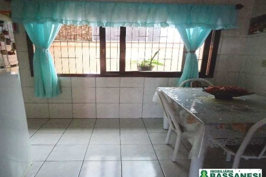 Casa com 250m², 3 dormitórios, 4 vagas, no bairro Vila Verde em Caxias do Sul para Comprar