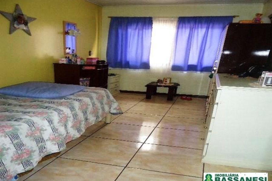 Casa com 250m², 3 dormitórios, 4 vagas, no bairro Vila Verde em Caxias do Sul para Comprar